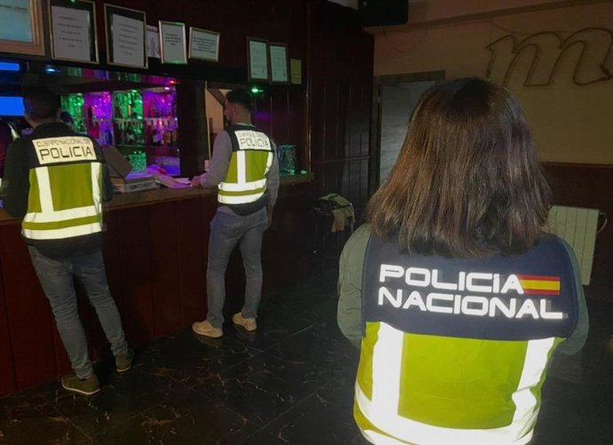 Intervención contra la trata de seres humanos en un club de alterne de Almería.