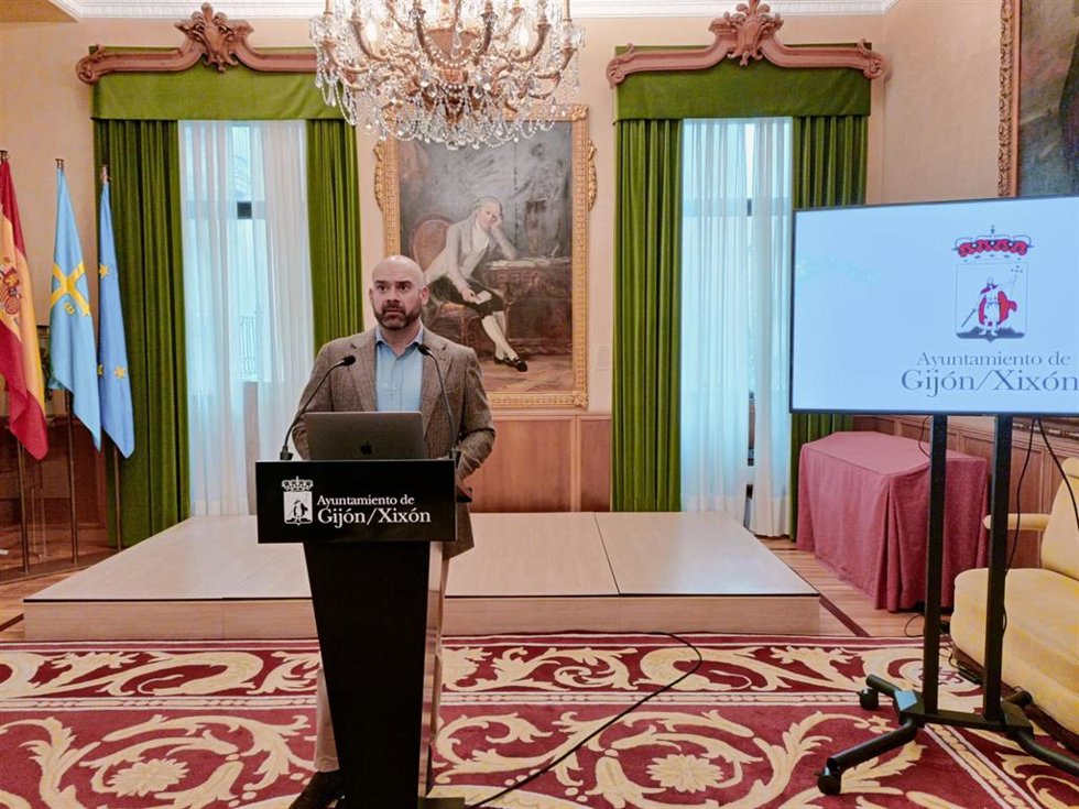 El portavoz de la Junta de Gobierno de Gijón, Jesús Martínez Salvador, en rueda de prensa en el Consistorio gijonés.