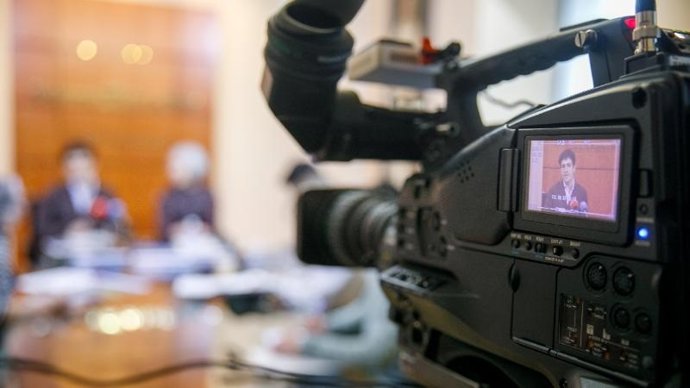 El director general de Cultura, Roberto Iturriaga, y la coordinadora del foro, Teresa Cascudo, presentan el III Foro de Arqueología