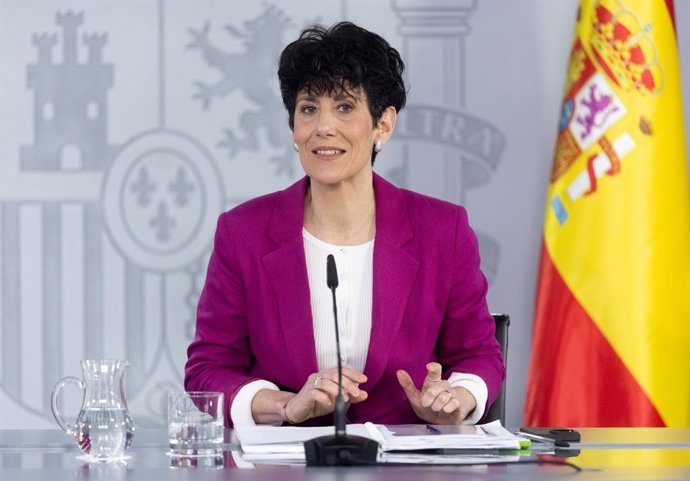La ministra de Inclusión, Seguridad Social y Migraciones, Elma Saiz, durante una rueda de prensa posterior al Consejo de Ministros, en el Palacio de La Moncloa, a 31 de marzo de 2026, en Madrid (España). El Consejo de Ministros ha aprobado el indulto para
