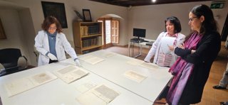 La teniente de alcalde de Turismo y Cultura, Sonsoles Prieto, en la visita realizada este martes al Archivo Provincial de Ávila