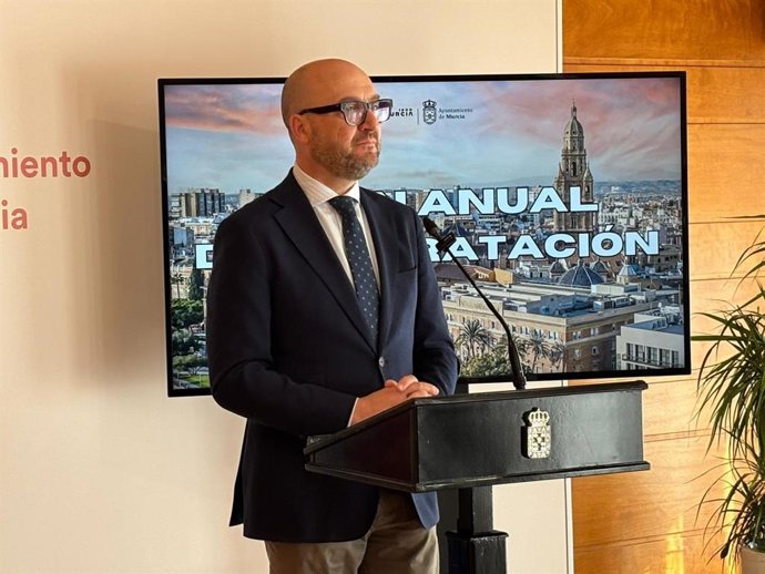 El concejal de Movilidad, Gestión Económica y Contratación, José Francisco Muñoz