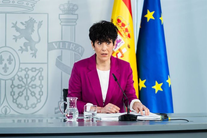 La portavoz del Gobierno y ministra de Inclusión, Seguridad Social y Migraciones, Elma Saiz, durante una rueda de prensa posterior al Consejo de Ministros, en el Palacio de La Moncloa, a 31 de marzo de 2026, en Madrid (España). El Consejo de Ministros ha 