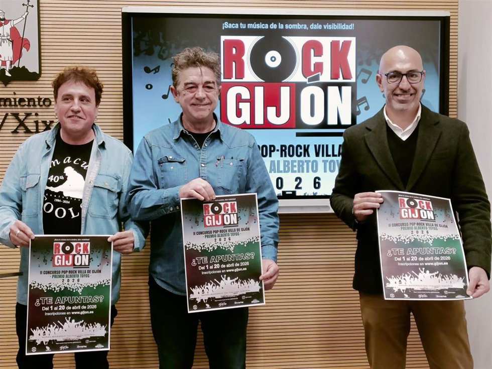 Presidente de Divertia Gijón, Óliver Suárez, ha presentado este martes el 'II Concurso Pop Rock Villa de Gijón. Premio Alberto Toyos', junto a los organizadores del evento, Rafa Caballero y Christian Carrio, responsable de Legal Zone.