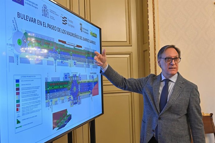 El alcalde de Salamanca, Carlos García Carbayo, durante la presentación del proyecto 'CoNEcta Salamanca'.