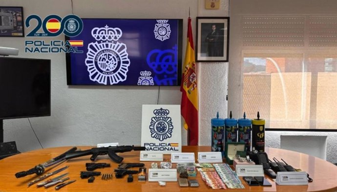 Dinero, armas y drogas incautadas al desmantelar un grupo criminal en La Línea de la Concepción (Cádiz)