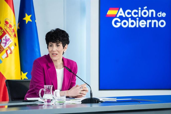 La portavoz del Gobierno y ministra de Inclusión, Seguridad Social y Migraciones, Elma Saiz, durante una rueda de prensa posterior al Consejo de Ministros, en el Palacio de La Moncloa, a 31 de marzo de 2026, en Madrid (España). 