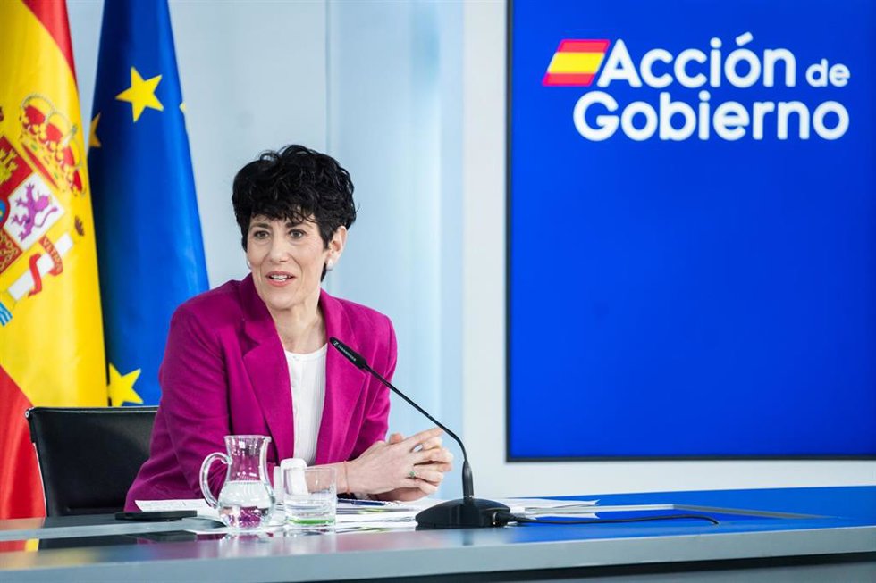 La portavoz del Gobierno y ministra de Inclusión, Seguridad Social y Migraciones, Elma Saiz, durante una rueda de prensa posterior al Consejo de Ministros, en el Palacio de La Moncloa, a 31 de marzo de 2026, en Madrid (España). 