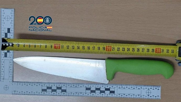 Cuchillo incautado a un individuo en El Puerto de Santa María, con el que trató de agredir a un agente.