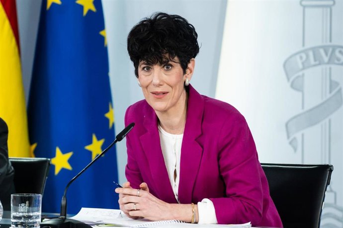 La portavoz del Gobierno y ministra de Inclusión, Seguridad Social y Migraciones, Elma Saiz, durante una rueda de prensa posterior al Consejo de Ministros, en el Palacio de La Moncloa, a 31 de marzo de 2026, en Madrid (España).