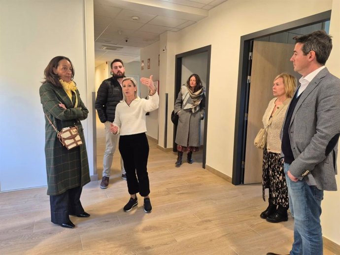 Carmen Susín visita la residencia Sagrada Familia.