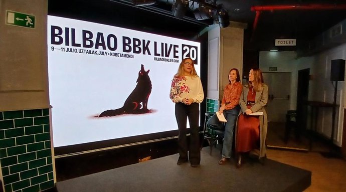 La concejala de Desarrollo Económico, Comercio, Turismo y Empleo del Bilbao, Kontxi Claver, la directora de Obra Social de  BBK, Nora Sarasola, y la CEO de Last Tour, Yurdana Burgoa, presenta la programación por el 20 aniversario del festival.