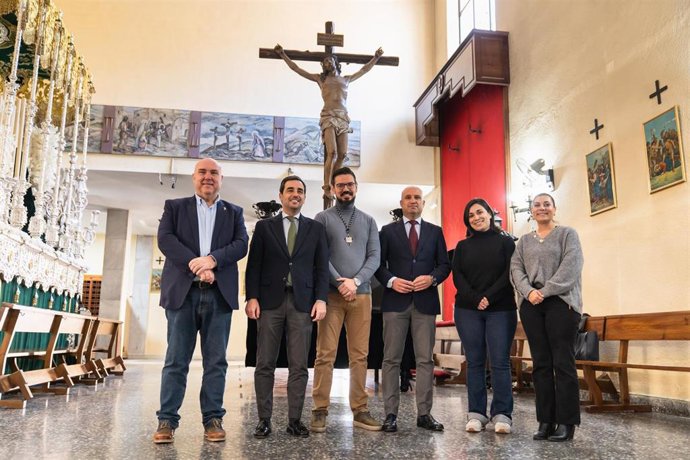 El presidente de la Diputación de Almería visita la Hermandad del Perdón en Almería.