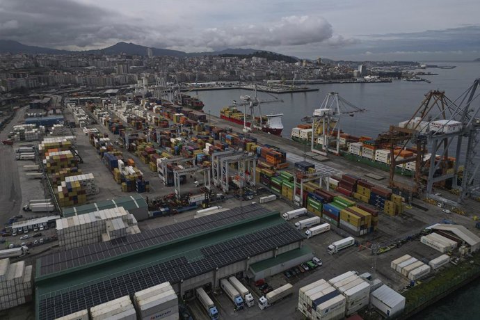 Vista aérea de la terminal de contenedores del Puerto de Vigo, a 10 de marzo de 2026, en Vigo, Pontevedra, Galicia (España). La terminal de contenedores del Puerto de Vigo, operada por Termavi, maneja más de 300,000 contenedores y 3.3 millones de tonelada