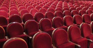 Archivo - Butacas de un teatro en imagen de archivo.