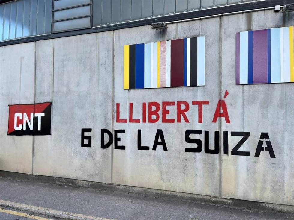 Archivo - CNT alerta de la injusticia y muestra su total apoyo a las sindicalistas de 'las Seis de La Suiza' (Gijón).