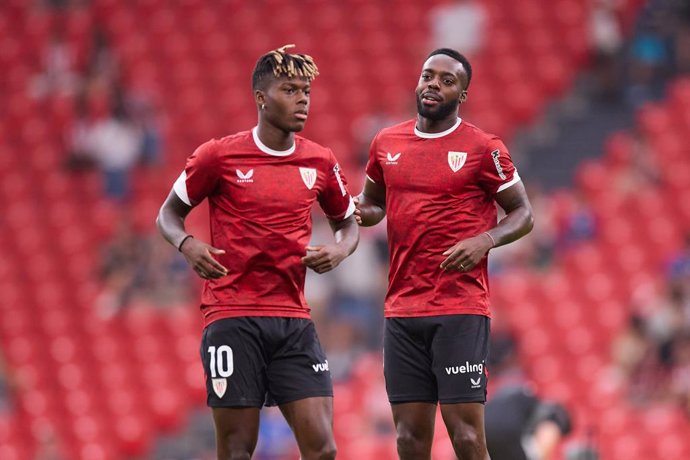 Archivo - Nico Williams and Inaki Williams of Athletic Club looks on prior to the LaLiga EA Sports match between Athletic Club and Sevilla FC at San Mames on August 17, 2025, in Bilbao, Spain.