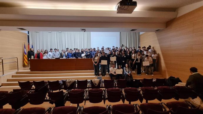 Una aplicación que conecta a familias y a colegios para reducir residuos gana 1.000 euros en los premios 'Ibemprènjove'.