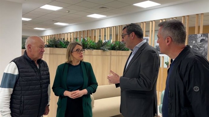 La directora del ITJ, Judit Carreras, se reúne con el alcalde de Andorra, Rafael Guía.