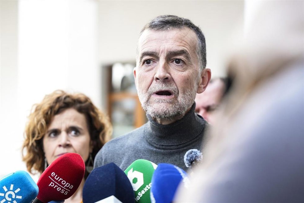 El coordinador federal de IU y candidato de Por Andalucía a la Presidencia de la Junta, Antonio Maíllo, y Esperanza Gómez