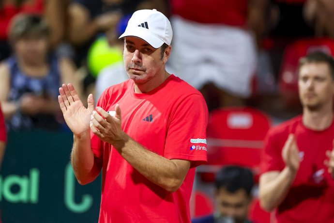 Tenis, Chile vs Serbia. Copa Davis 2026. El capitan de Chile Nicolas Massu es fotografiado,  durante el partido de sinles de la Copa Davis valido por el Grupo Mundial, disputado en el Court Central Anita Lizana, Parque Estadio Nacional de Santiago,