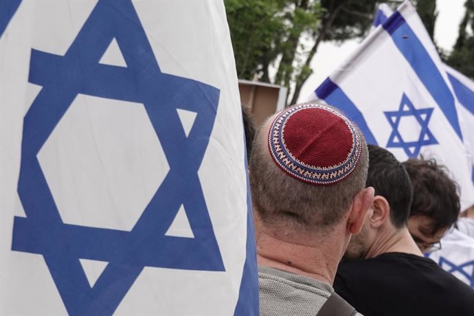 Archivo - March 23, 2023, Jerusalem, Israel: Students march from the Hebrew University Campus by the Foreign Ministry, Supreme Court and downtown during a nationwide Day of Paralysis. The Parliament Constitution, Law and Justice Committee convenes to prep