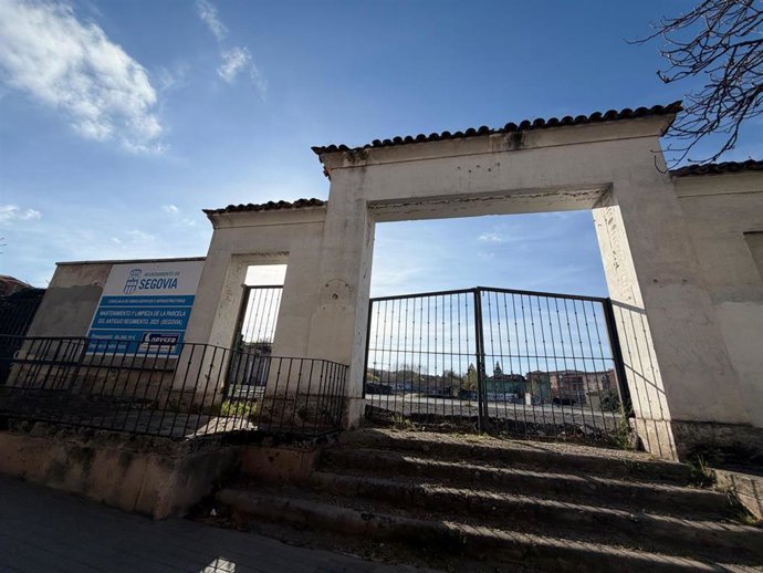 Entrada al solar del antiguo Regimiento