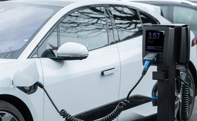 La DPZ lanza el proyecto para instalar cargadores de coche eléctrico en todos los municipios de la provincia.