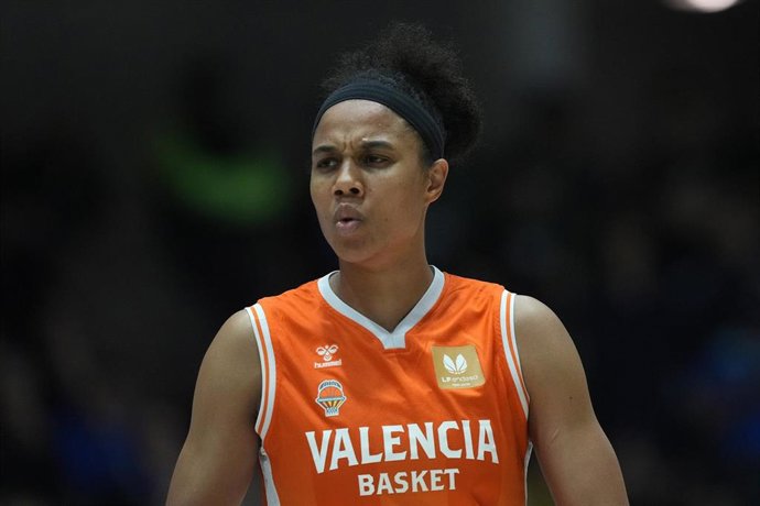 Archivo - Nia Coffey, durante un partido con el Valencia Basket.