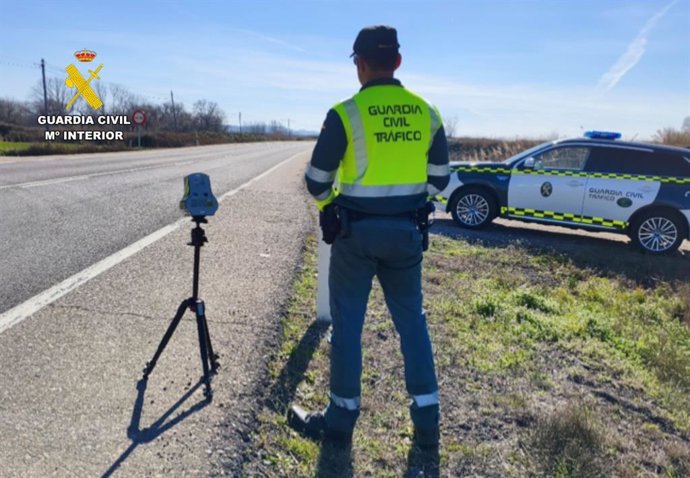 La Guardia Civil investiga a un conductor por circular a 186 km/h en un tramo limitado a 90km/h en La Almunia (Zaragoza