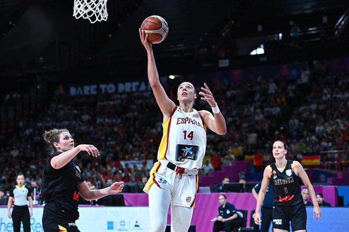 Archivo - Raquel Carrera, durante un partido con la selección española.