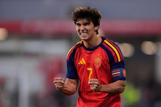 El delantero de la selección Sub-21 y el Real Madrid Gonzalo García celebra un gol. 