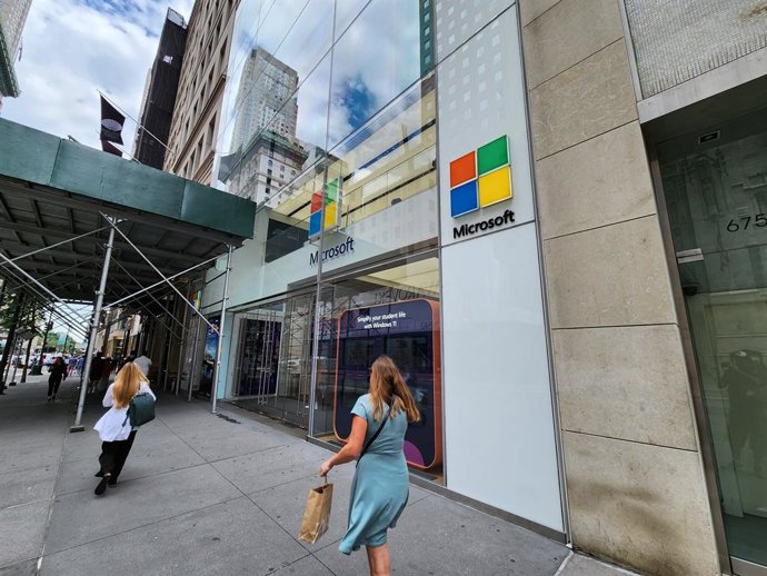 Archivo - Arquivo - 21 de julho de 2023, Nova York, Nova York: (NOVO) A fachada das empresas de tecnologia e a regulamentação da inteligência artificial. 21 de julho de 2023, Nova York, EUA: Os CEOs de empresas de tecnologia como Amazon, Meta e Google est