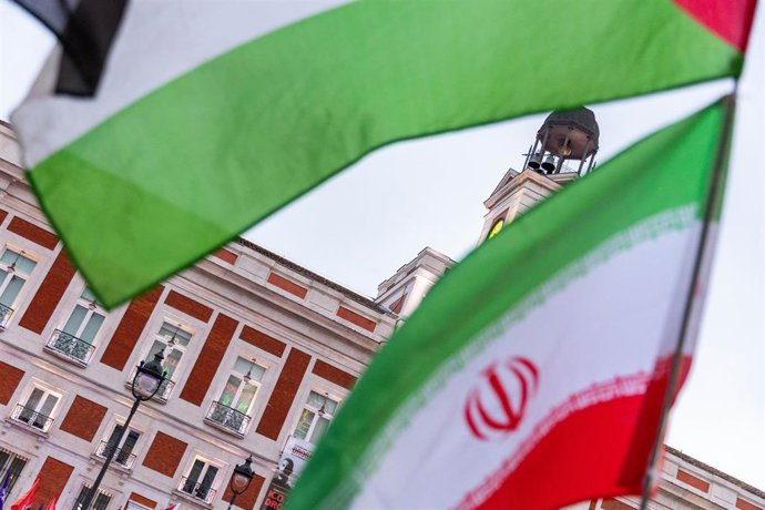 Una bandera de Irán en una manifestación