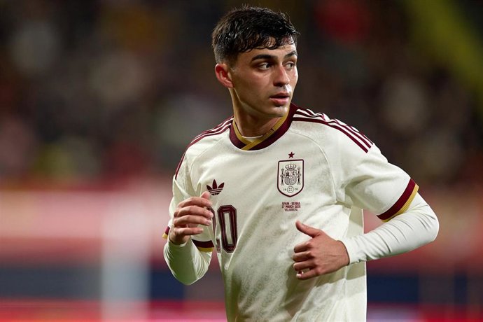 Pedri González, en un partido con la selección española.