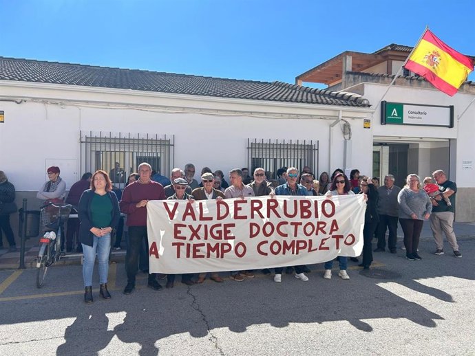 IU se une a una movilización que pide "la restitución inmediata" de la atención médica diaria en Valderrubio.