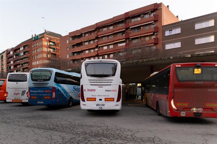 Archivo - Varios autobuses en la Estación de Fabra i Puig, a 23 de enero de 2026, en Barcelona