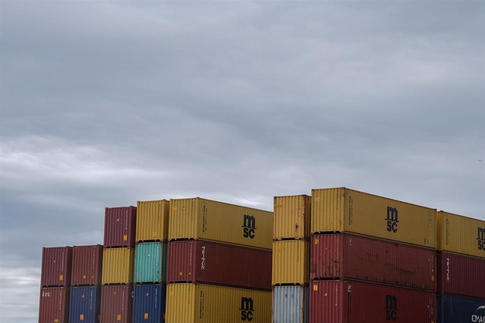 Archivo - Contenedores el día de la inauguración de la ampliación de la terminal Hutchison Ports BEST en el Puerto de Barcelona, a 10 de julio de 2025, en Barcelona, Cataluña (España). Esta ampliación supone un aumento del 25% en la capacidad de almacenaj