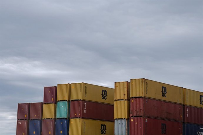 Archivo - Arquivo - Contêineres no dia da inauguração da ampliação da terminal Hutchison Ports BEST no Porto de Barcelona, em 10 de julho de 2025, em Barcelona, Catalunha (Espanha). Essa ampliação representa um aumento de 25% na capacidade de armazenament