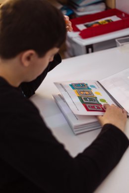 Archivo - Un usuario de Autismo Sevilla