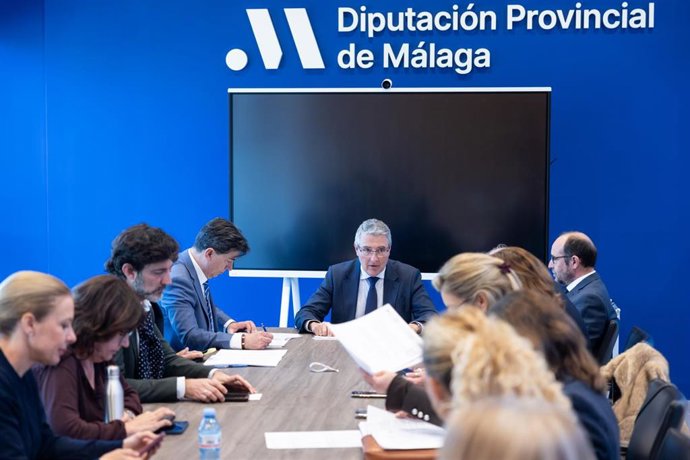 El presidente de la Diputación, Francisco Salado, en la junta de gobierno.