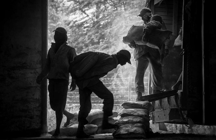 El Hospital de Antequera acoge la exposición fotográfica 'El tren del cemento'