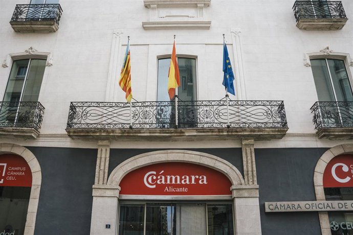 Fachada de la Cámara de Comercio de Alicante