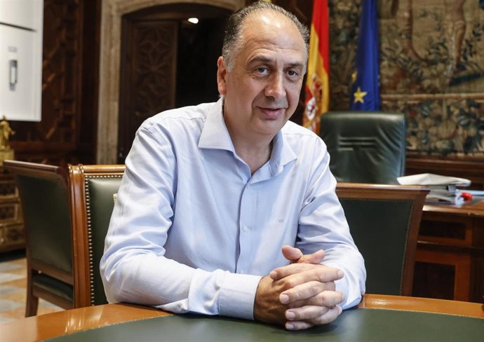 Archivo - El conseller de Emergencias e Interior de la Generalitat, Juan Carlos Valderrama, en una imagen de archivo