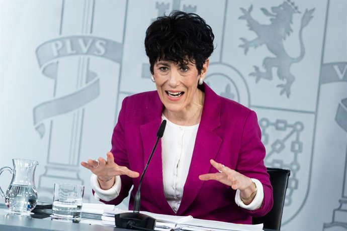 La portaveu del Govern i ministra d'Inclusió, Seguretat Social i Migracions, Elma Saiz, durant una roda de premsa posterior al Consell de Ministres, en el Palau de la Moncloa, a 31 de març del 2026, a Madrid (Espanya). 