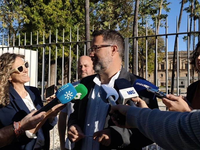 El candidato de Adelante Andalucía a la Presidencia de la Junta, José Ignacio García, este miércoles en declaraciones a los medios en Sevilla.