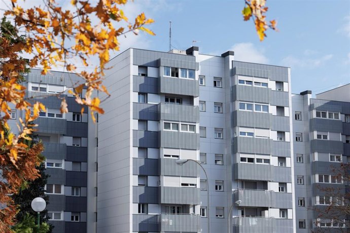 Archivo - Imagen de un bloque de viviendas