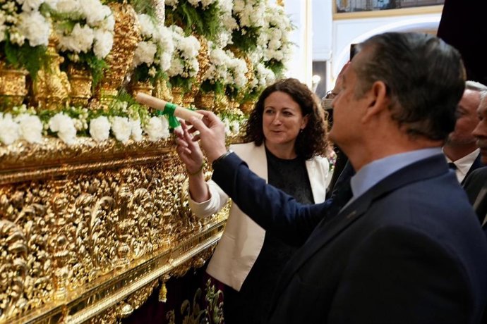 El consejero de Sanidad, Presidencia y Emergencias de la Junta de Andalucía, Antonio Sanz, en la Hermandad de San Bernardo, en Sevilla capital. 1 de abril de 2026.