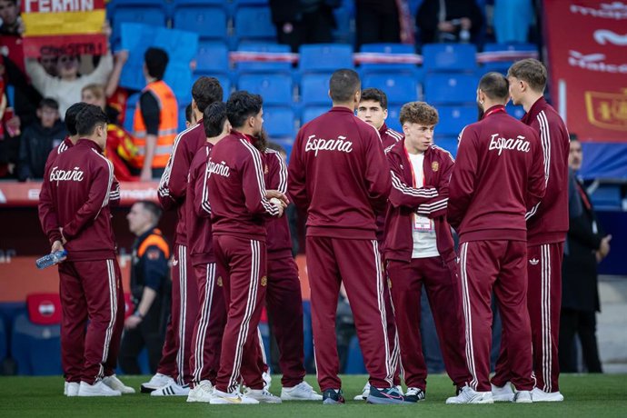 Jugadores de la selección española, antes de enfrentarse a Egipto en un amistoso disputado en el RCDE Stadium de Barcelona.