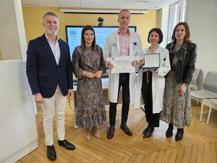 Entrega del Sello de Calidad en Gestión de la Información Multidisciplinar al Paciente Oncohematológico al Servicio de Farmacia del Complejo Hospitalario Universitario de Cáceres.